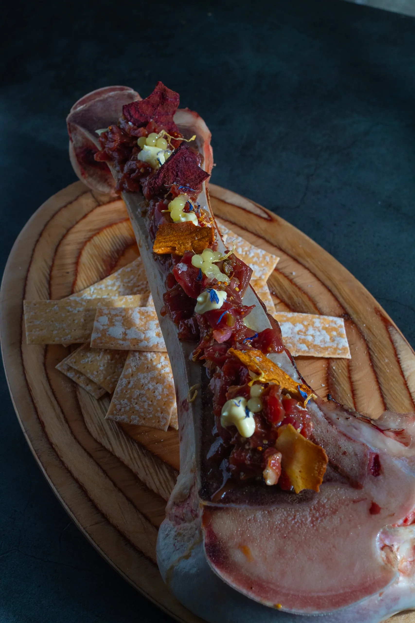 Vaca vieja aliñada sobre su tuétano